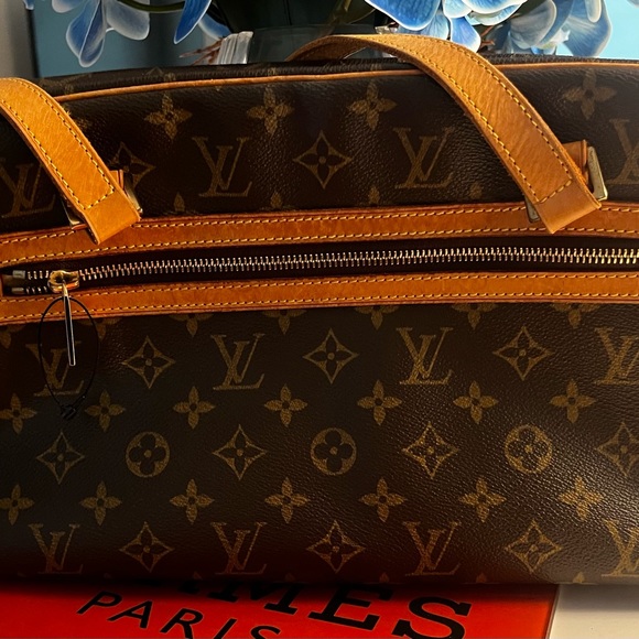 ⭐️Louis Vuitton Monogram Cite GM shoulder bag, excellent condition, authentic - Picture 5 of 16